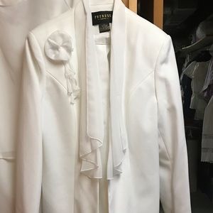Women’s PEERESS White Church Skirt Suit Size 16